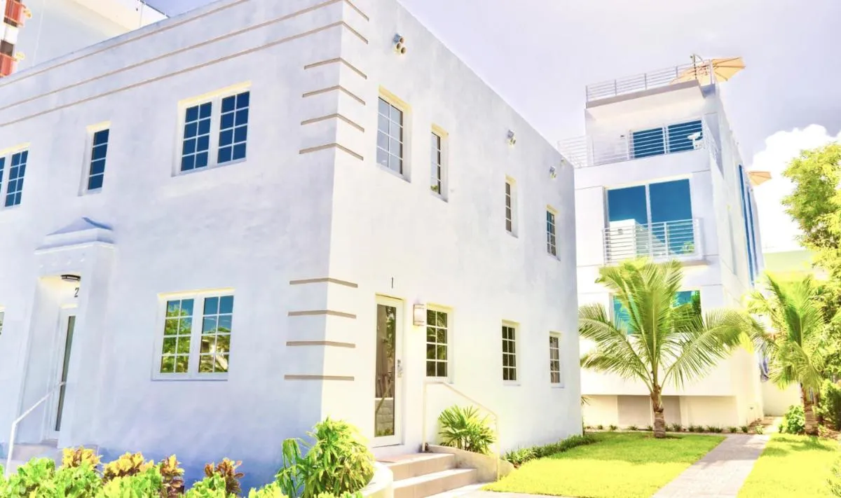 Image of 16 GUESTS LUXURIOUS SOUTH BEACH SUITE WITH ROOFTOP 2