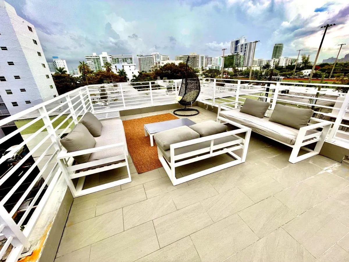 Image 6 of 16 GUESTS LUXURIOUS SOUTH BEACH SUITE WITH ROOFTOP 2