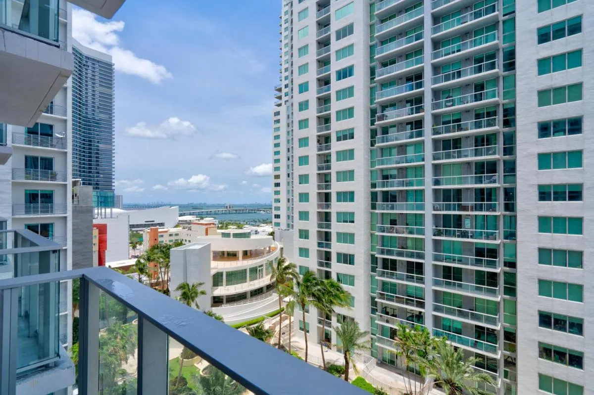 Image 6 of 1912AA DOWNTOWN MIAMI STUDIO