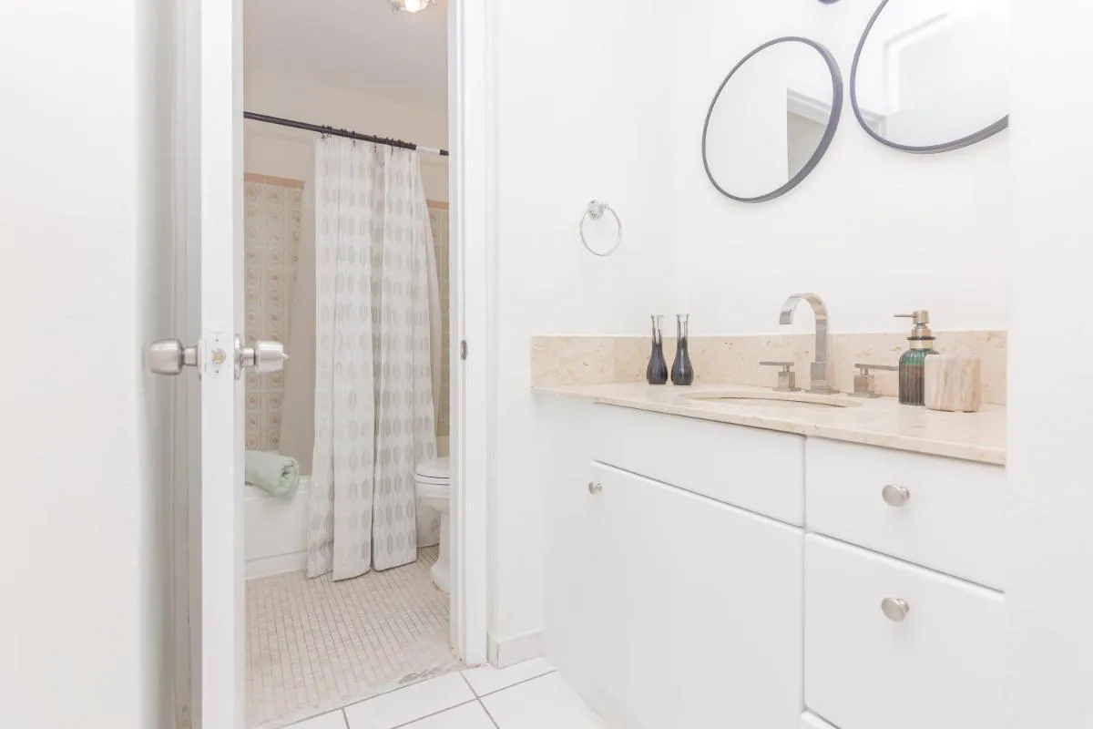 Image 2 of 1 Bedroom Apartment – Downtown Miami