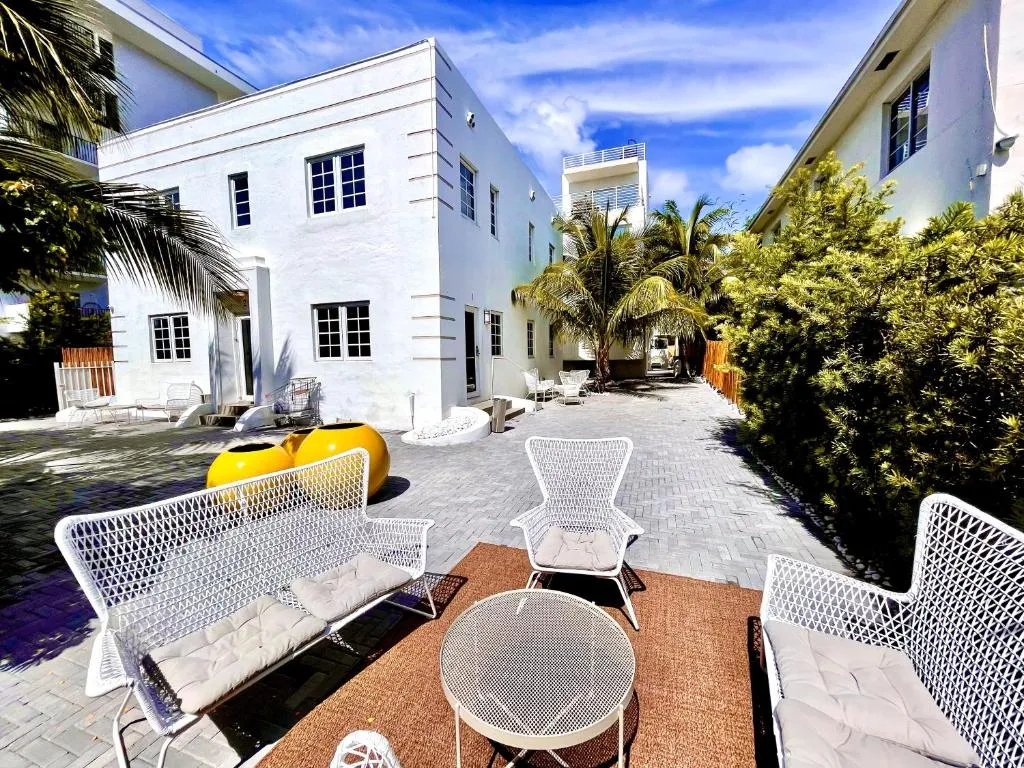 Image of 20 GUESTS LUXURIOUS SOUTH BEACH SUITE 2