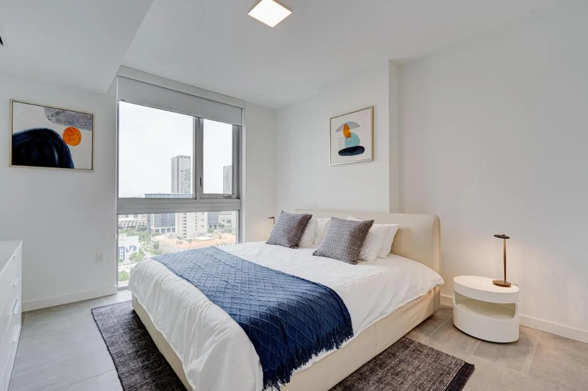 Image 1 of 227-2105GV DOWNTOWN MIAMI 1 BEDROOM CONDO