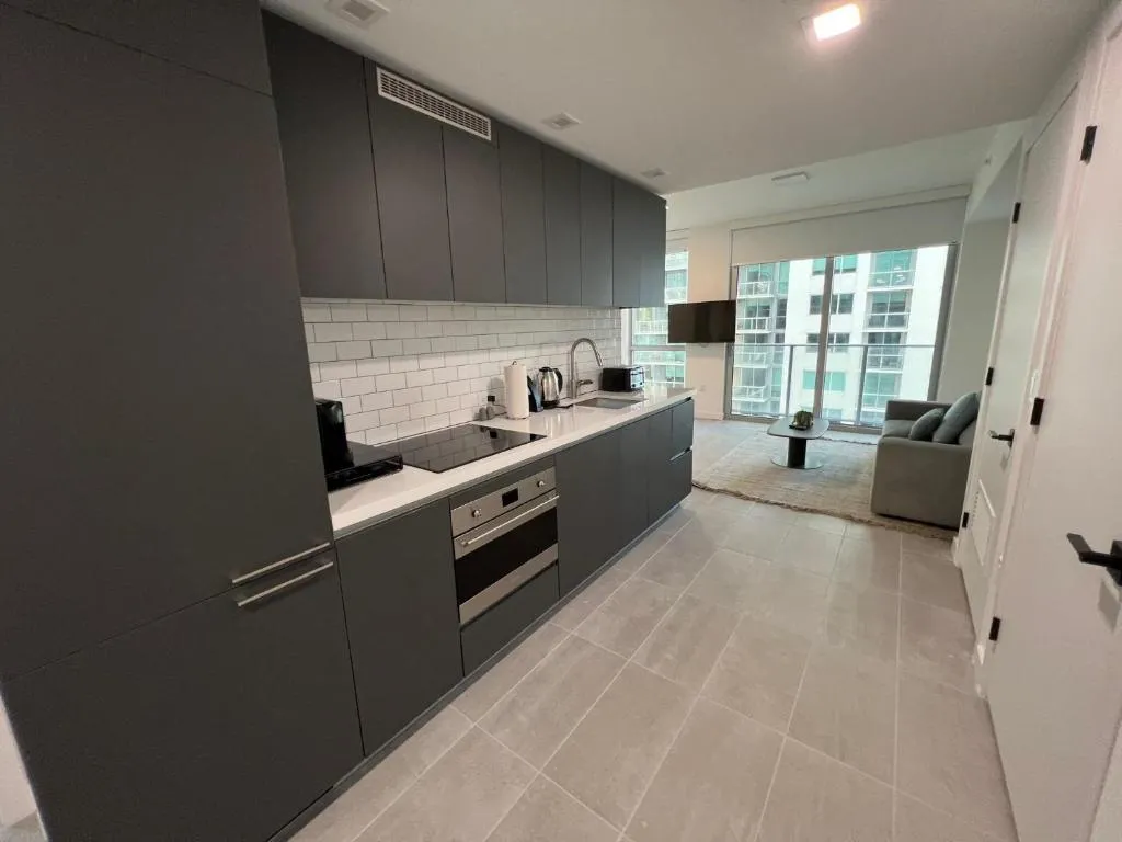 Image of 227-2113IC DOWNTOWN MIAMI STUDIO