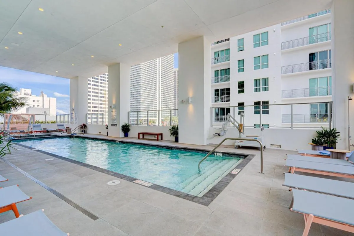 Image 3 of 227-2903DC DOWNTOWN MIAMI 1 BEDROOM CONDO