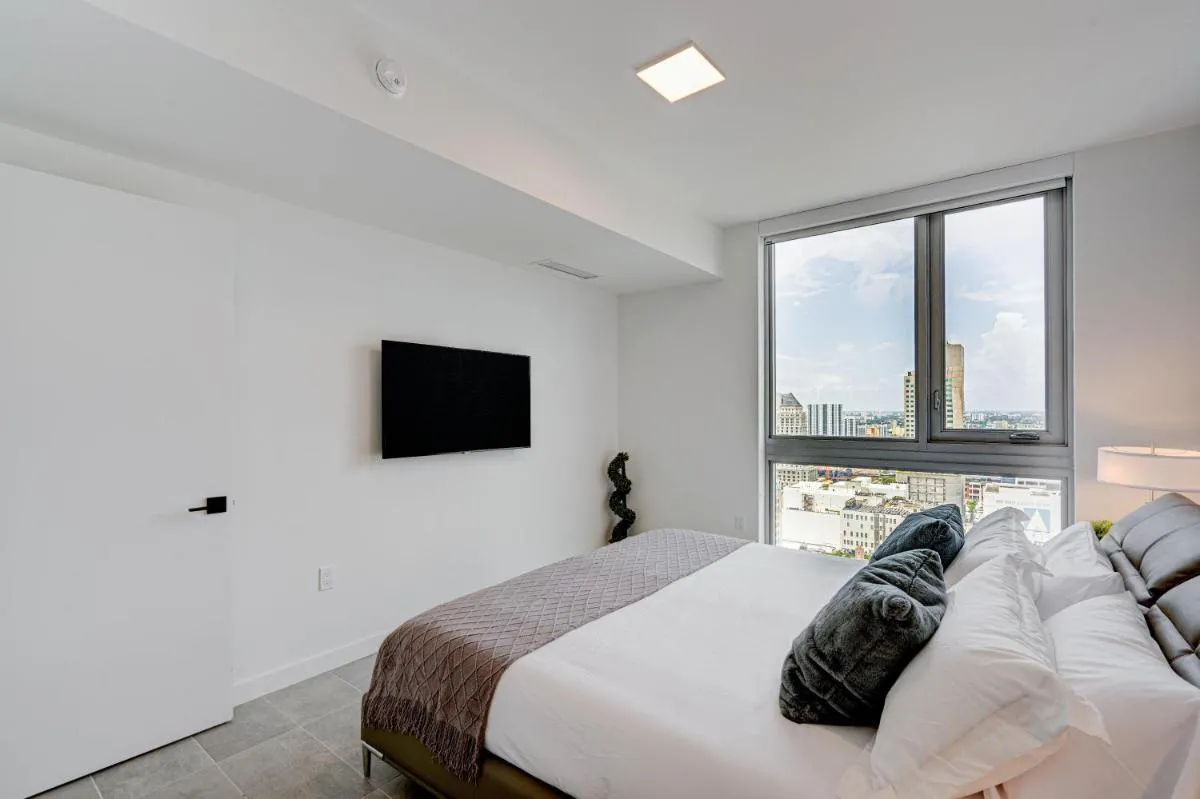 Image 1 of 227-2903DC DOWNTOWN MIAMI 1 BEDROOM CONDO
