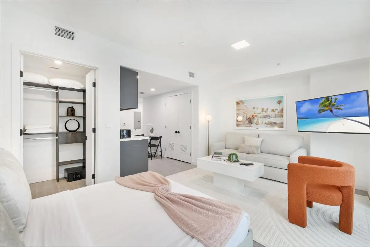 Image 6 of 227 Condominium by IONICA