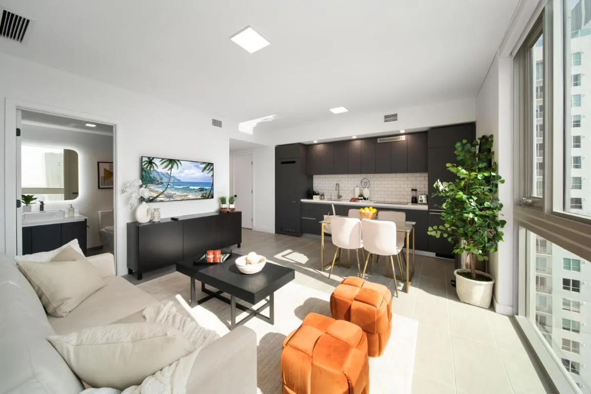 Image of 227 Condominium by IONICA
