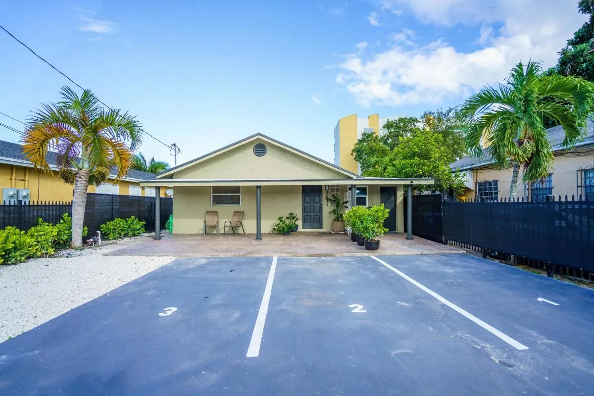 Image 5 of 2 BD Home w/ Private Parking, Private Yard & W/D