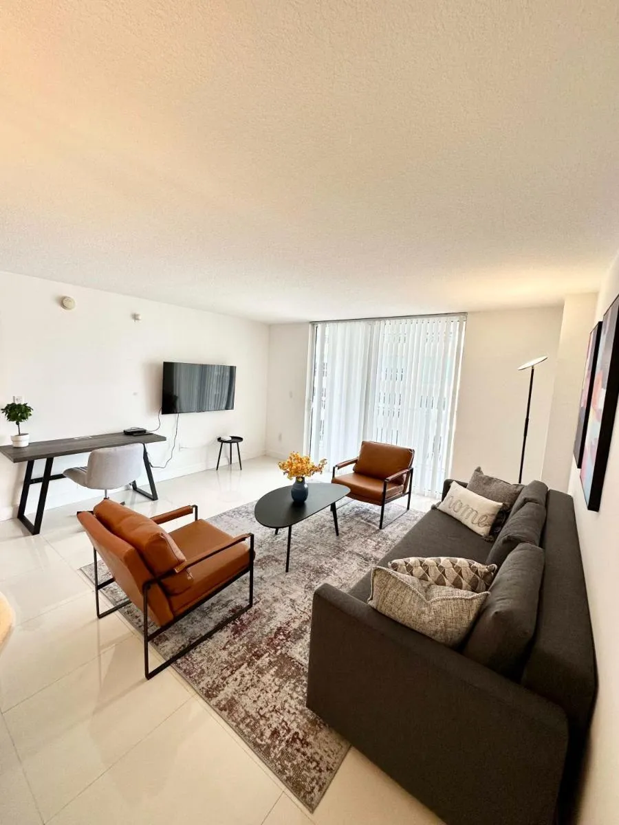Image 5 of 36th floor Brickell bay view 1BR 2 Queens and Sofa Bed