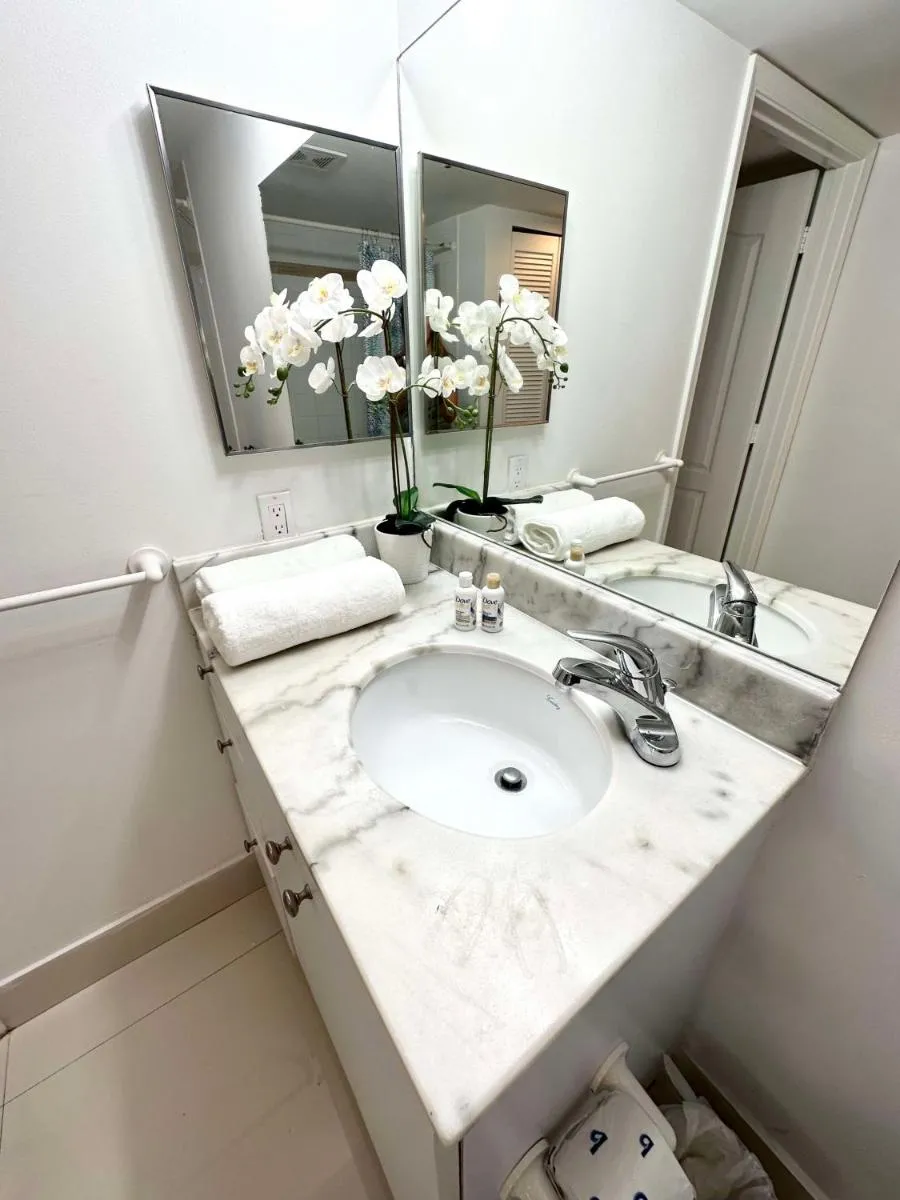 Image 3 of 36th floor Brickell bay view 1BR 2 Queens and Sofa Bed