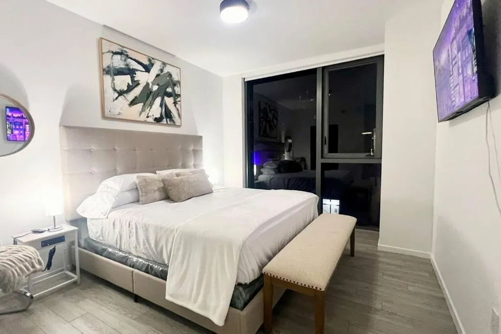 Image 1 of 3 BR 3BA Palace Biscayne bay! Prime Locale Views