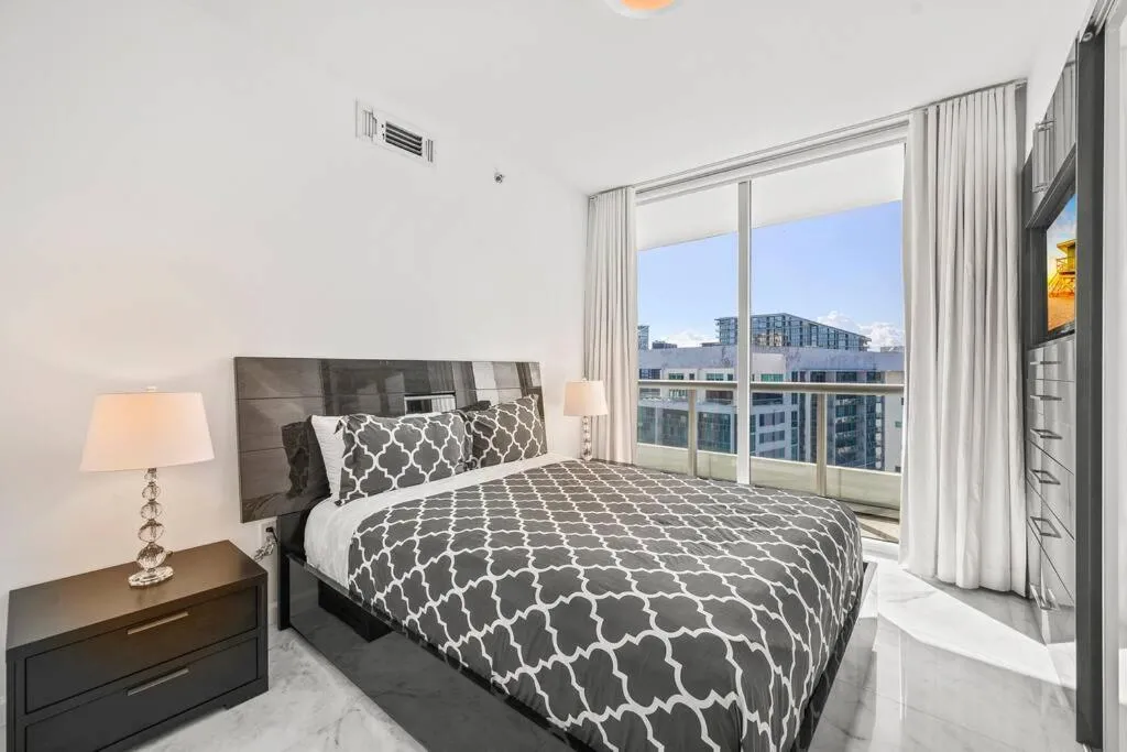 Image 5 of 41st Floor Icon Brickell Corner 2 bed/2bath with Bay and CityView • 5 star SPA