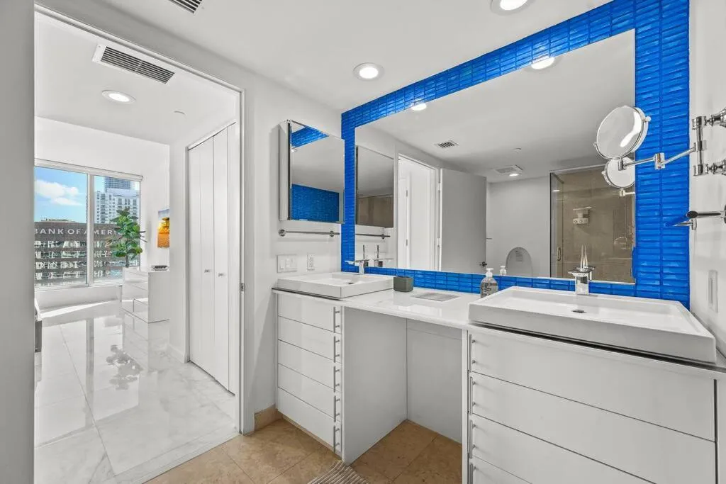 Image 2 of 41st Floor Icon Brickell Corner 2 bed/2bath with Bay and CityView • 5 star SPA