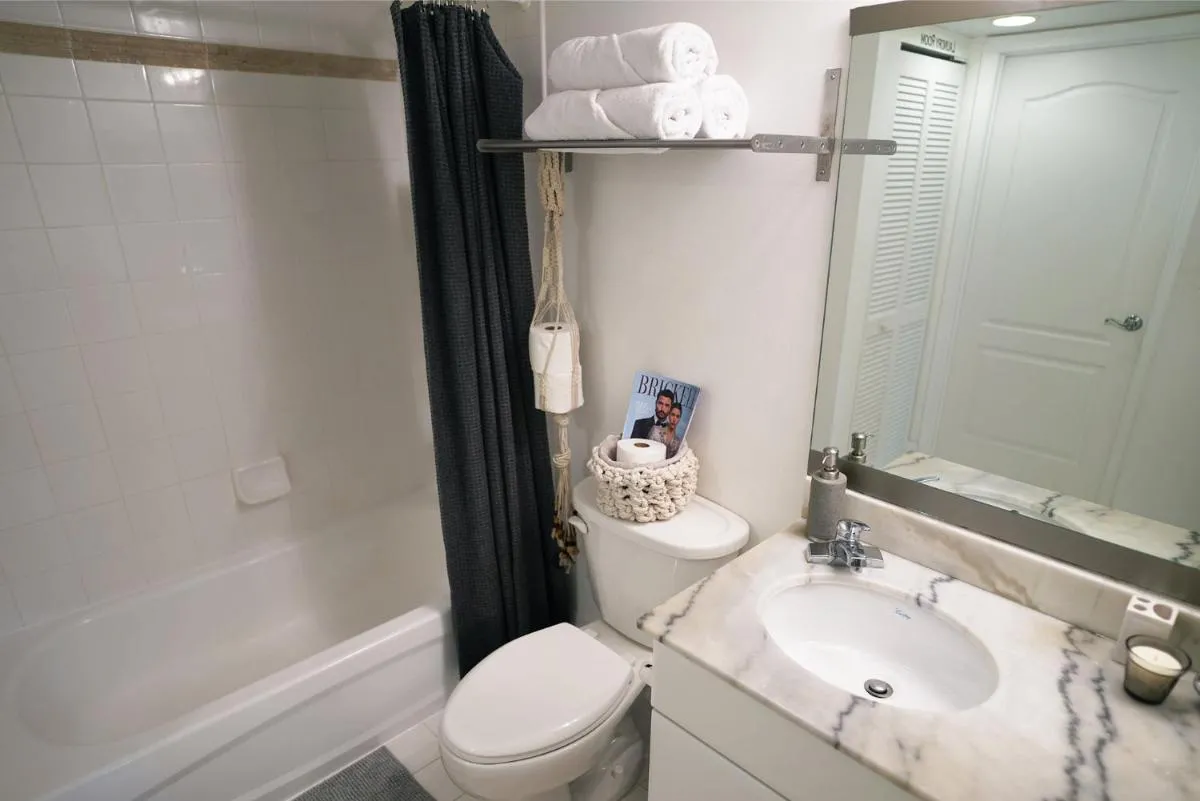 Image 2 of 4 bed full condo in Miami with skyline & sea view