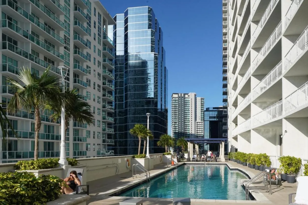 Image 3 of 4 bed full condo in Miami with skyline & sea view