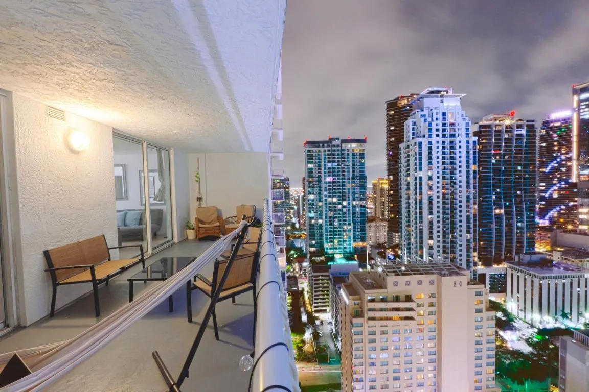 Image of 4 bed full condo in Miami with skyline & sea view