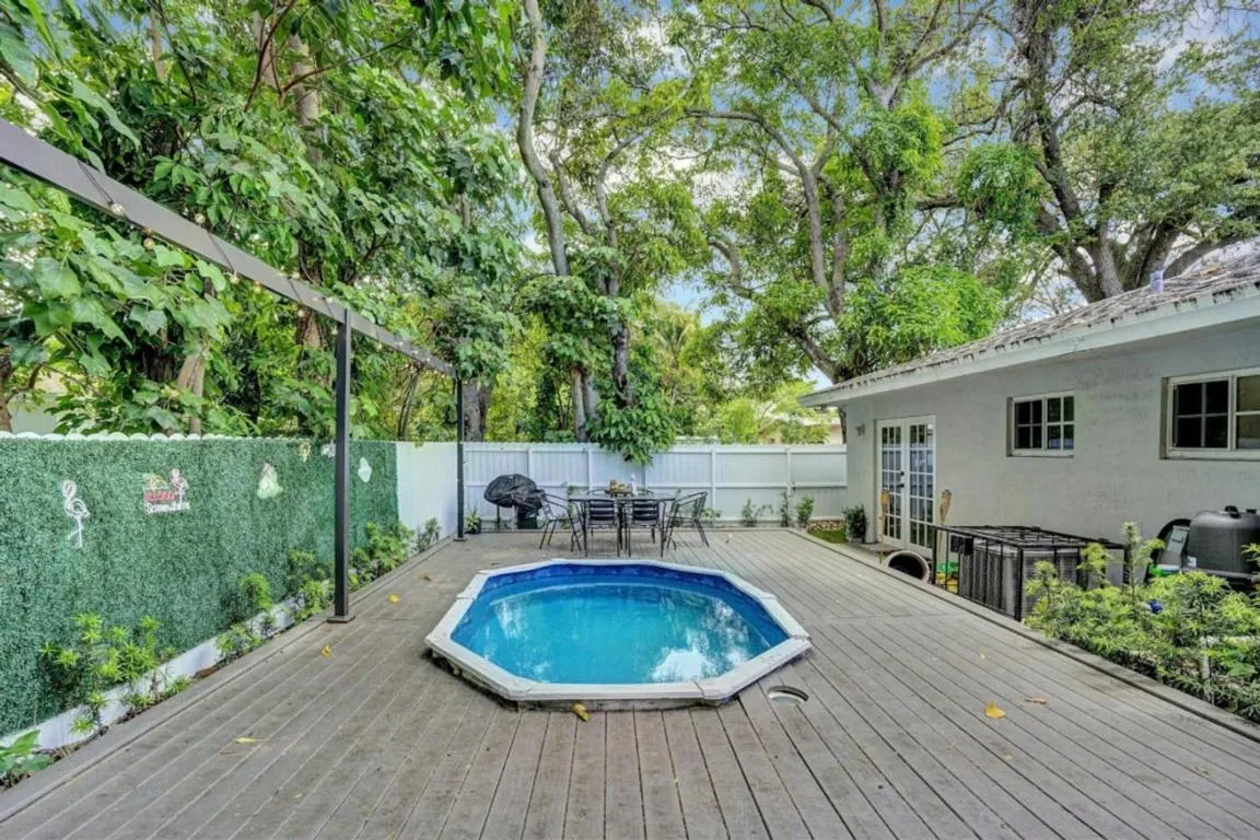 Image of 8BR-4BA Spacious House, Sleeps 20, Pool, Fenced Yd