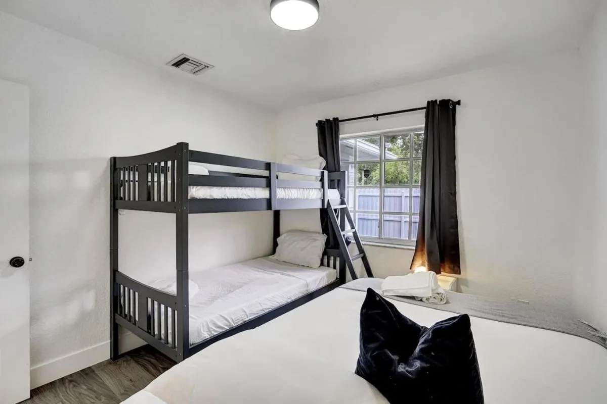 Image 1 of 8BR-4BA Spacious House, Sleeps 20, Pool, Fenced Yd