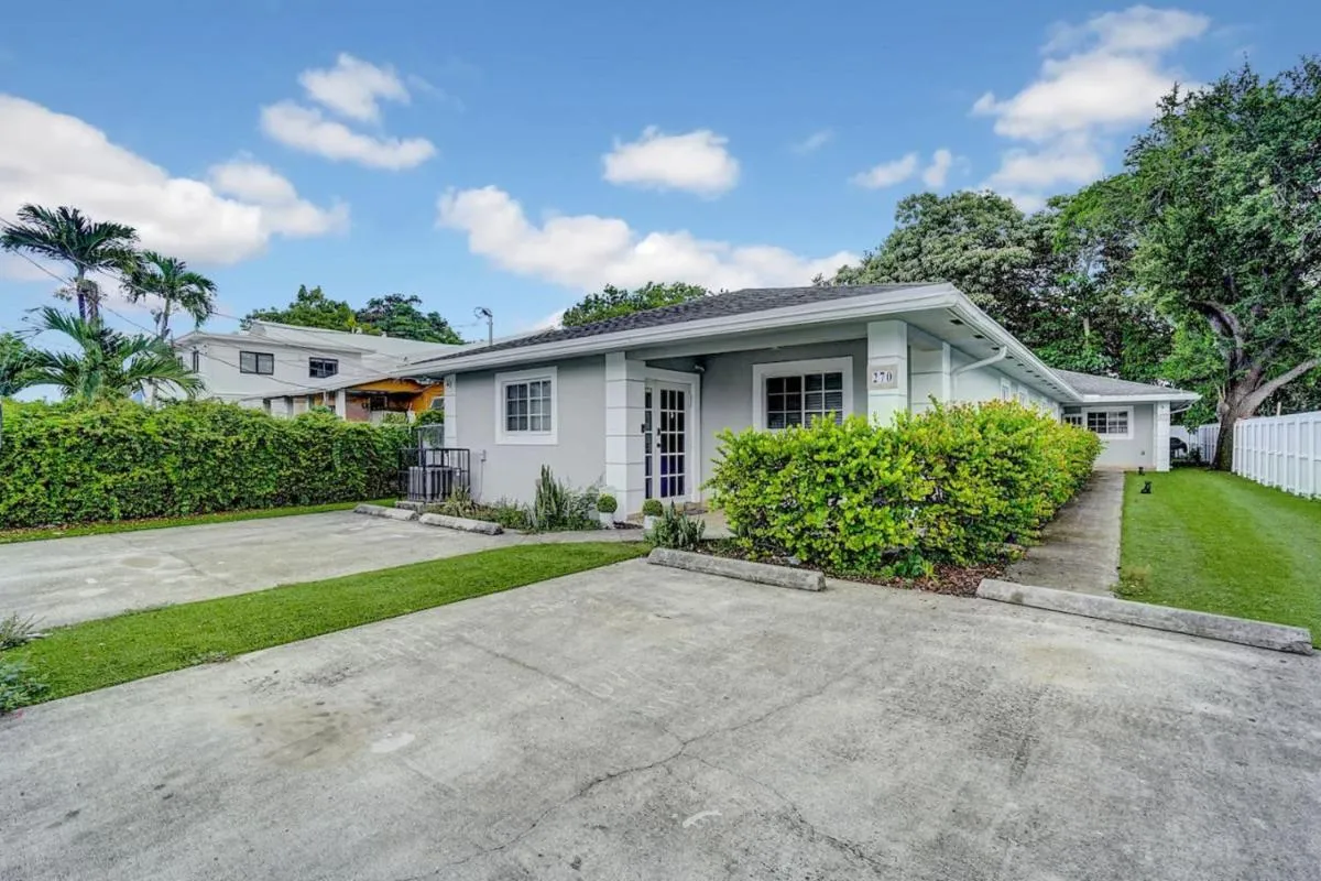 Image 5 of 8BR-4BA Spacious House, Sleeps 20, Pool, Fenced Yd