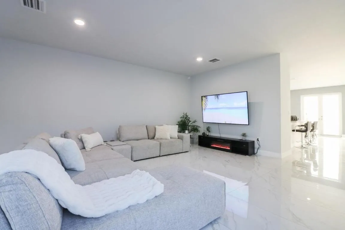 Image of 8 Bedroom Luxe Private Villa