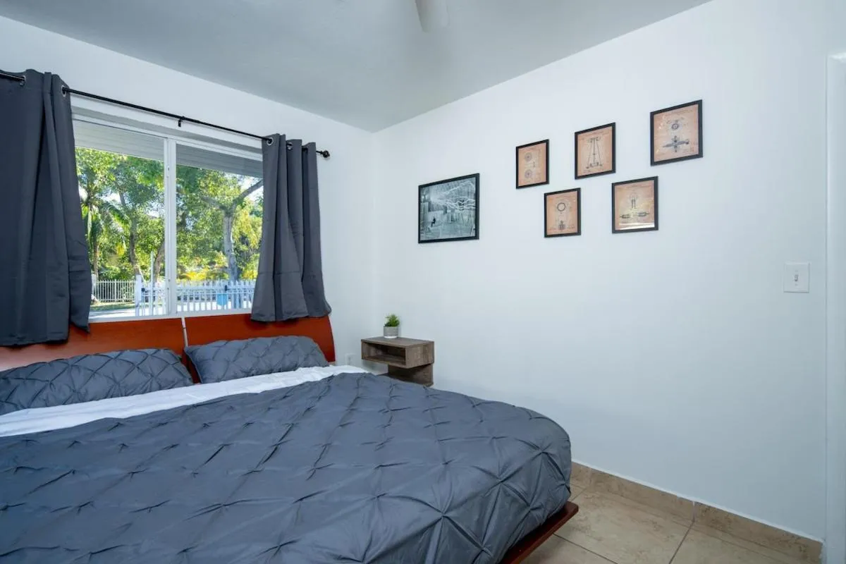 Image 6 of Abundant 3BD Home King Bed Free parking Wi-Fi