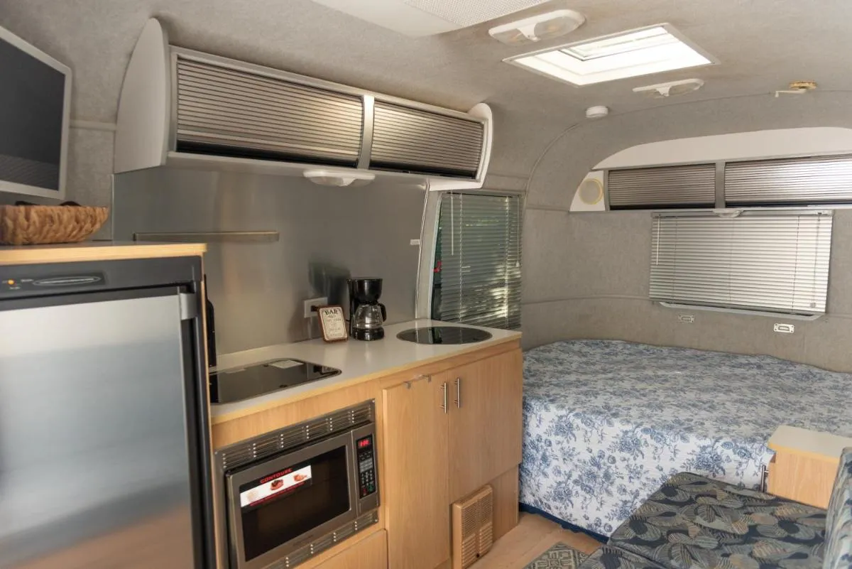 Image 2 of Airstream in the Center of it All – RG