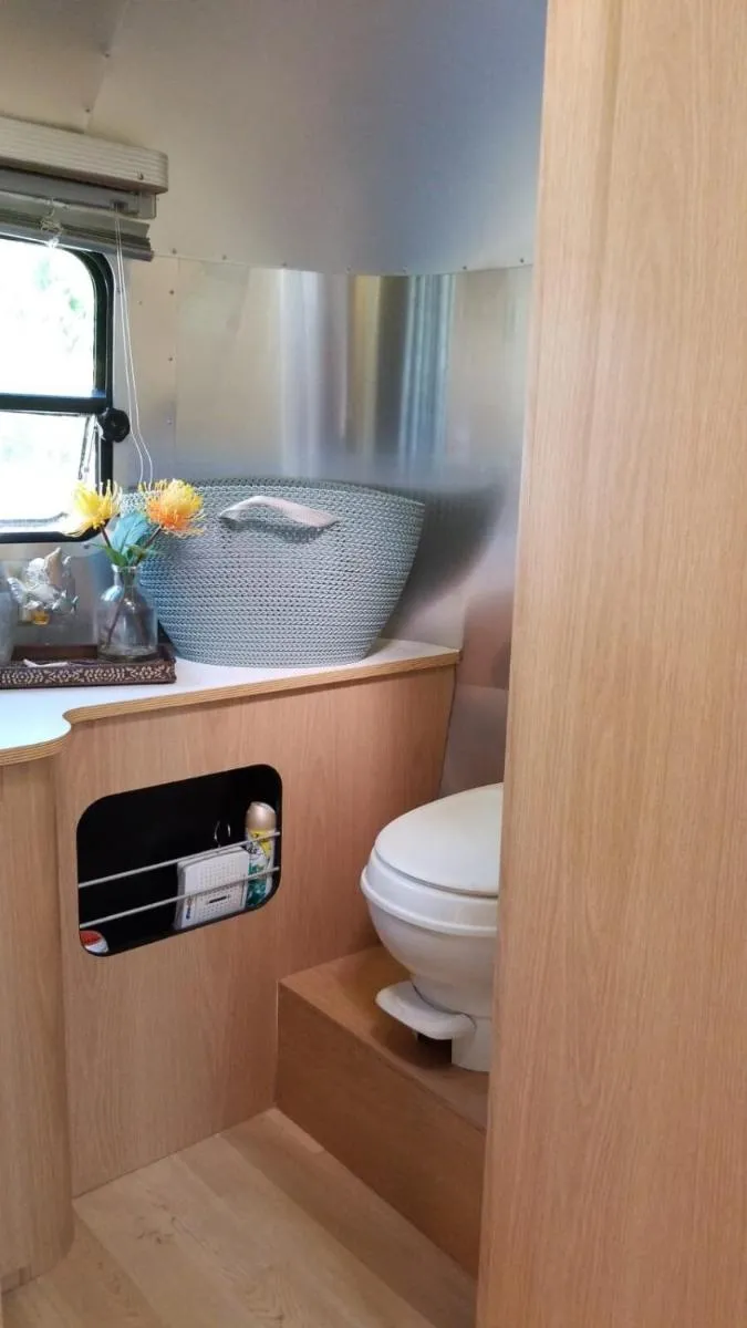 Image 3 of Airstream in the Center of it All – RG