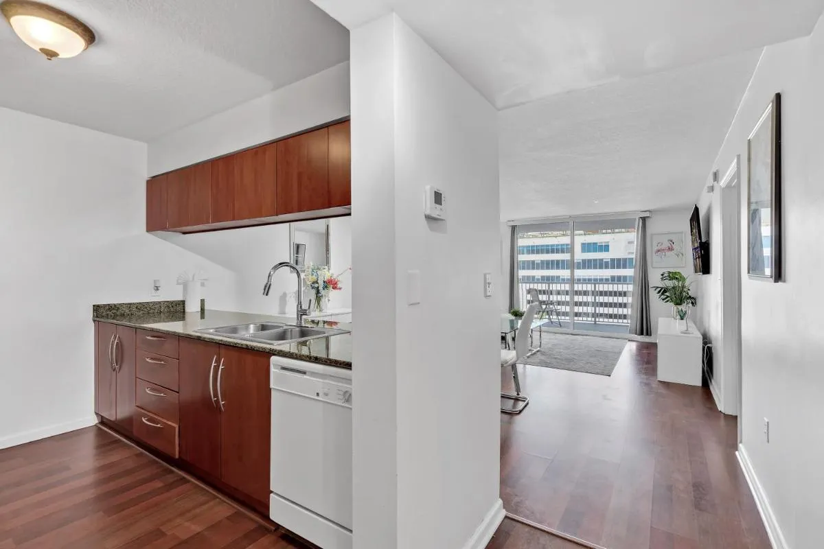 Image 5 of Amazing 1 Bed in Brickell key With FREE PKG