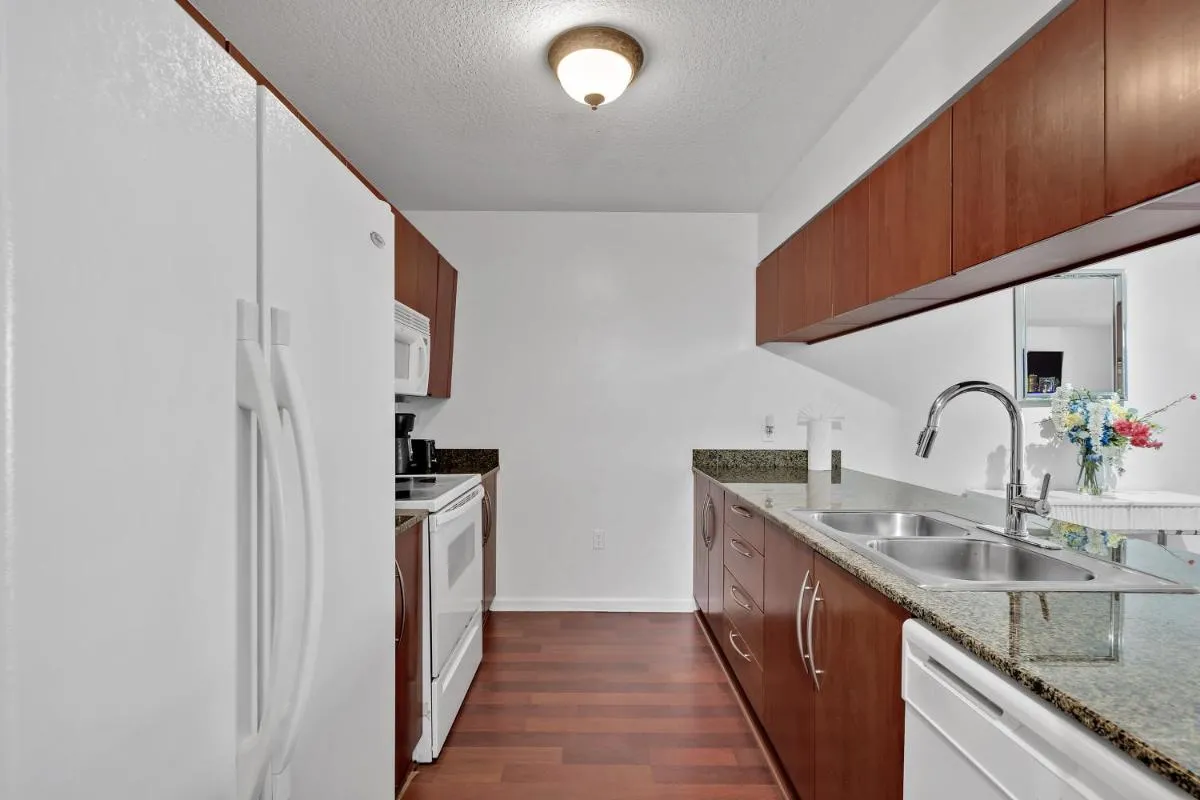 Image 6 of Amazing 1 Bed in Brickell key With FREE PKG