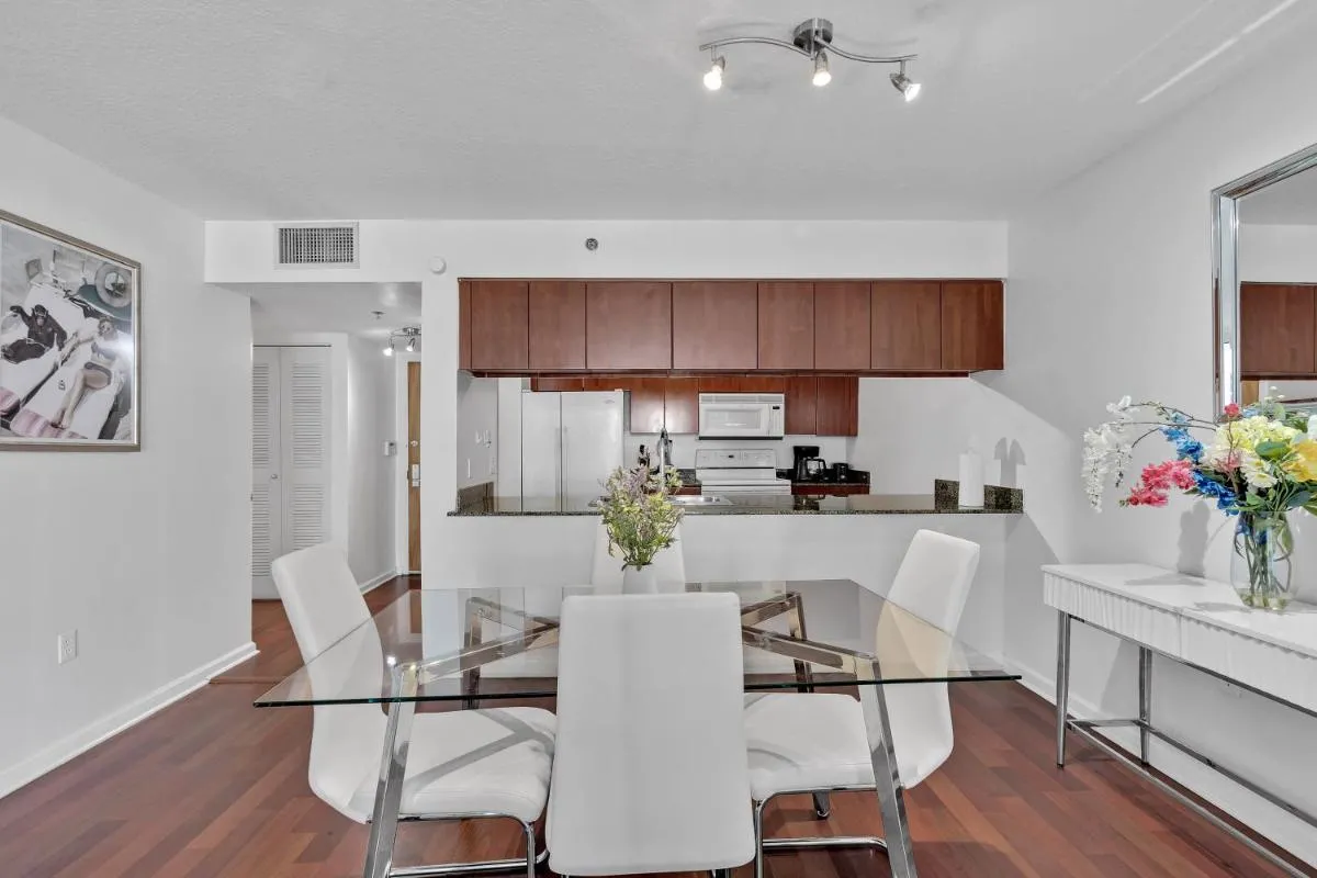 Image 2 of Amazing 1 Bed in Brickell key With FREE PKG