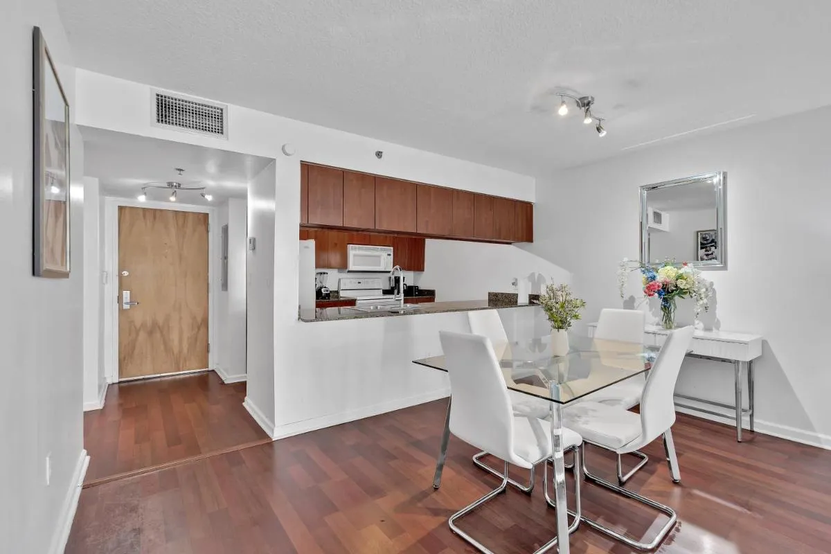 Image 1 of Amazing 1 Bed in Brickell key With FREE PKG