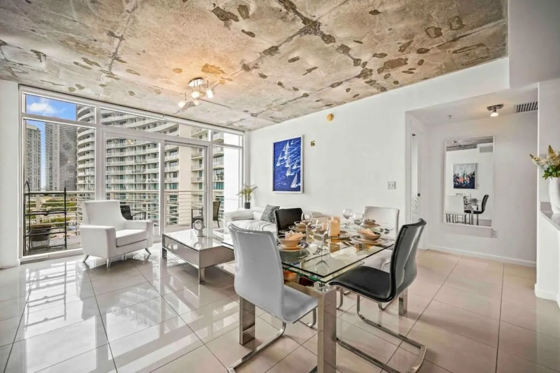 Image of Amazing 2 Bed in Midtown with FREE Parking