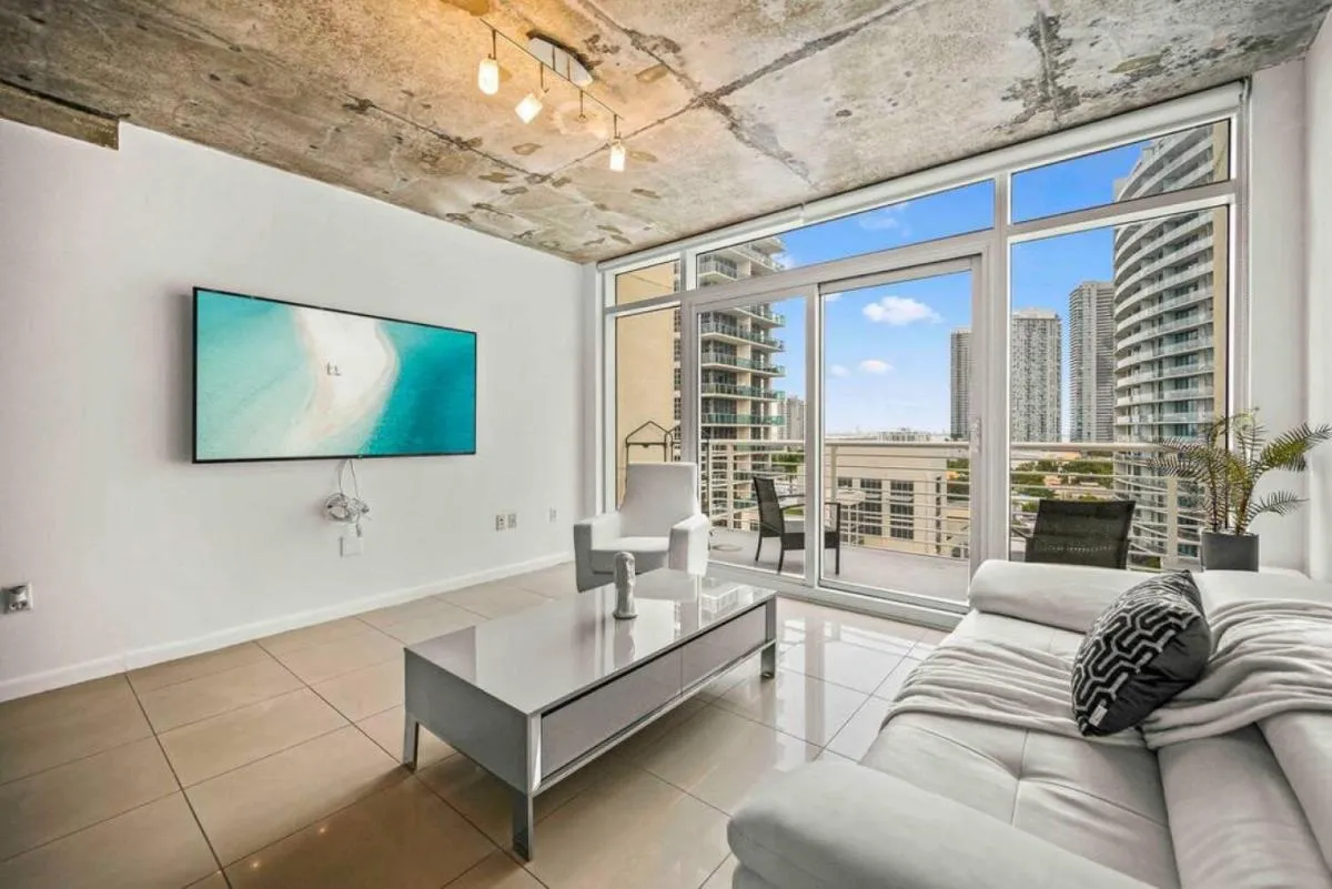 Image 2 of Amazing 2 Bed in Midtown with FREE Parking