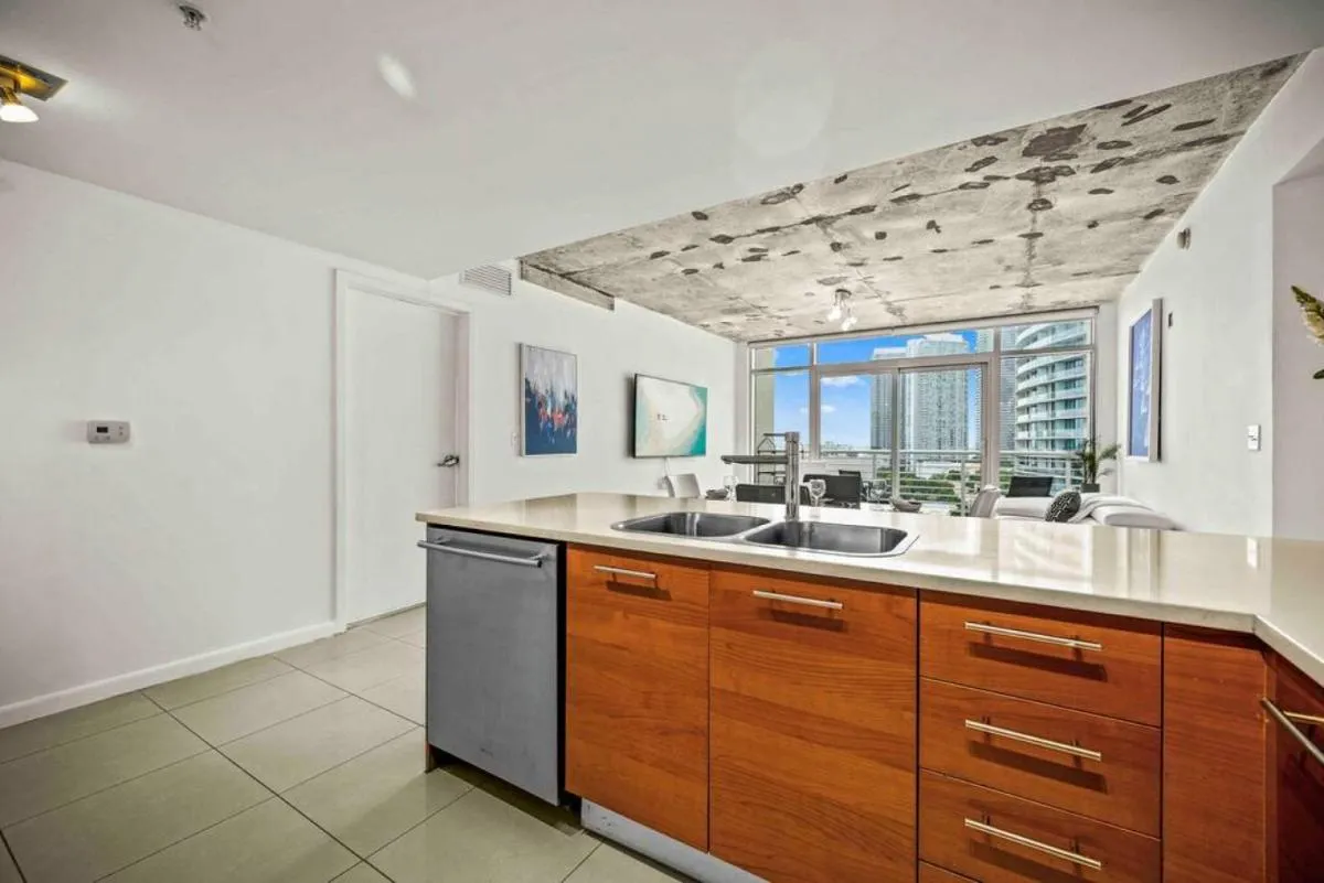 Image 5 of Amazing 2 Bed in Midtown with FREE Parking
