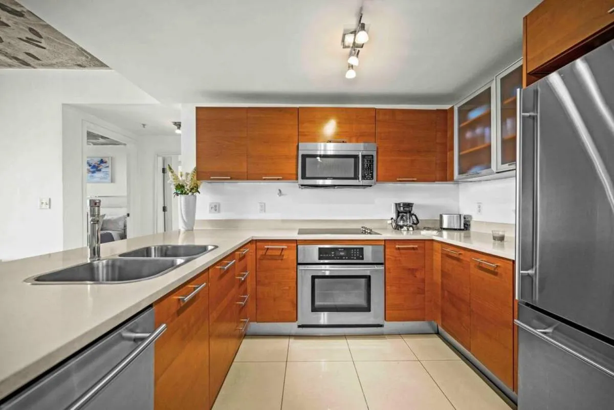 Image 6 of Amazing 2 Bed in Midtown with FREE Parking