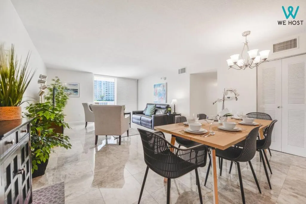 Image 4 of Amazing 3BR Condo at Brickell with City Views
