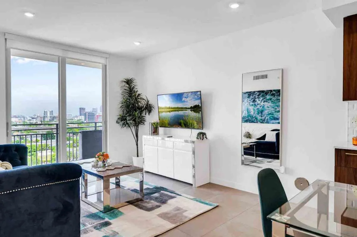 Image 6 of Amazing 3 Bed Unit in DWNTWN Miami With Free Parking