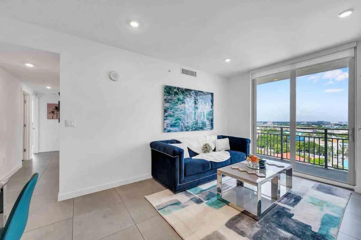 Image 4 of Amazing 3 Bed Unit in DWNTWN Miami With Free Parking