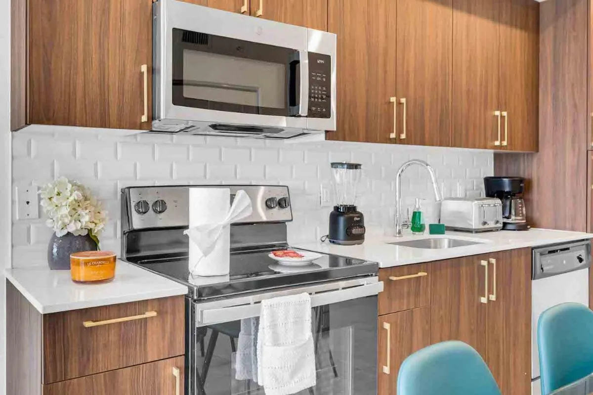 Image 2 of Amazing 3 Bed Unit in DWNTWN Miami With Free Parking