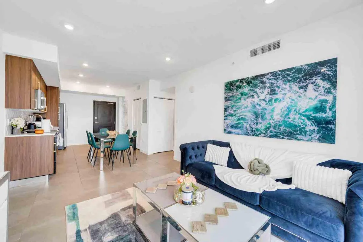 Image 3 of Amazing 3 Bed Unit in DWNTWN Miami With Free Parking