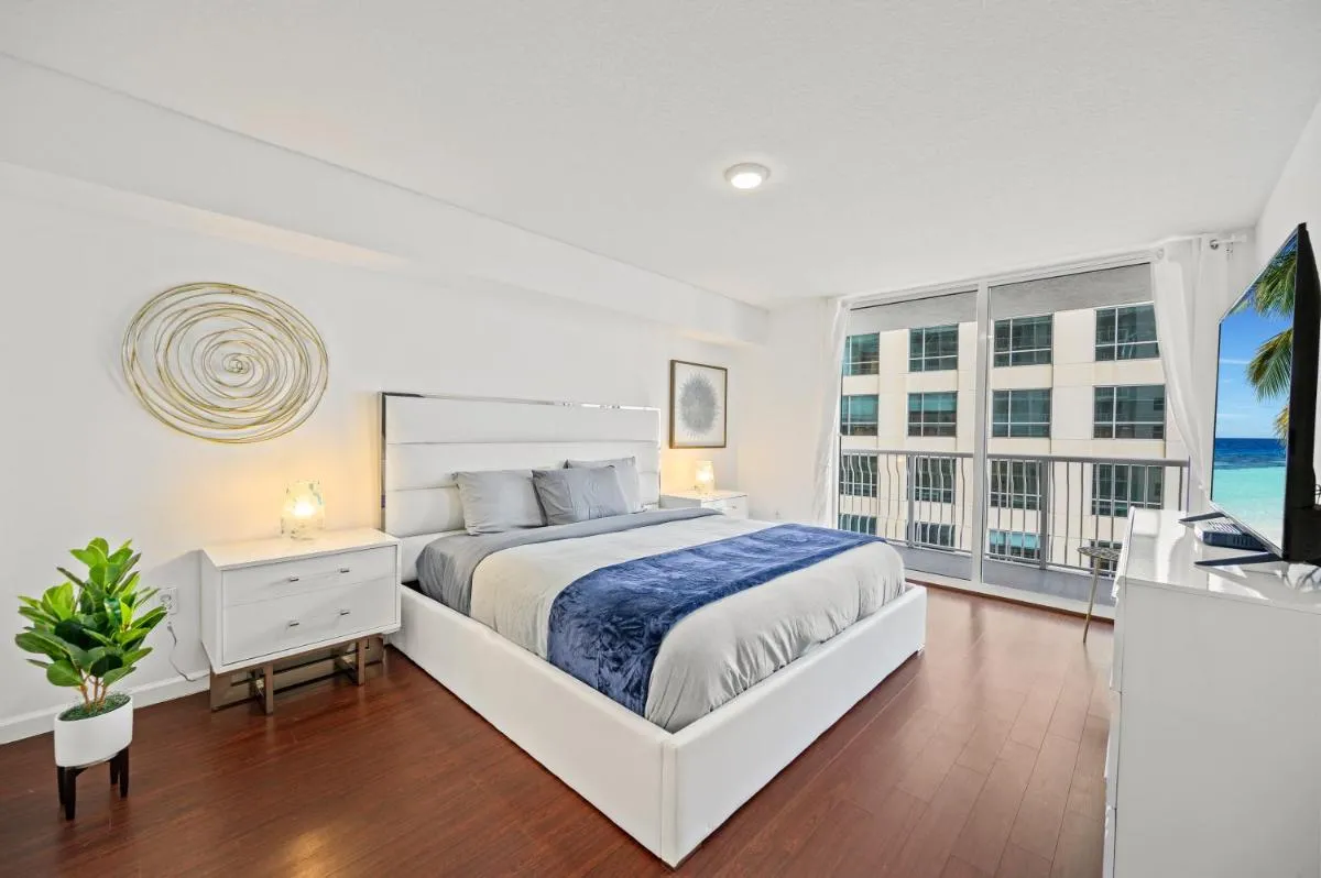 Image 1 of Amazing Condo with FREE PARKING in Brickell Miami