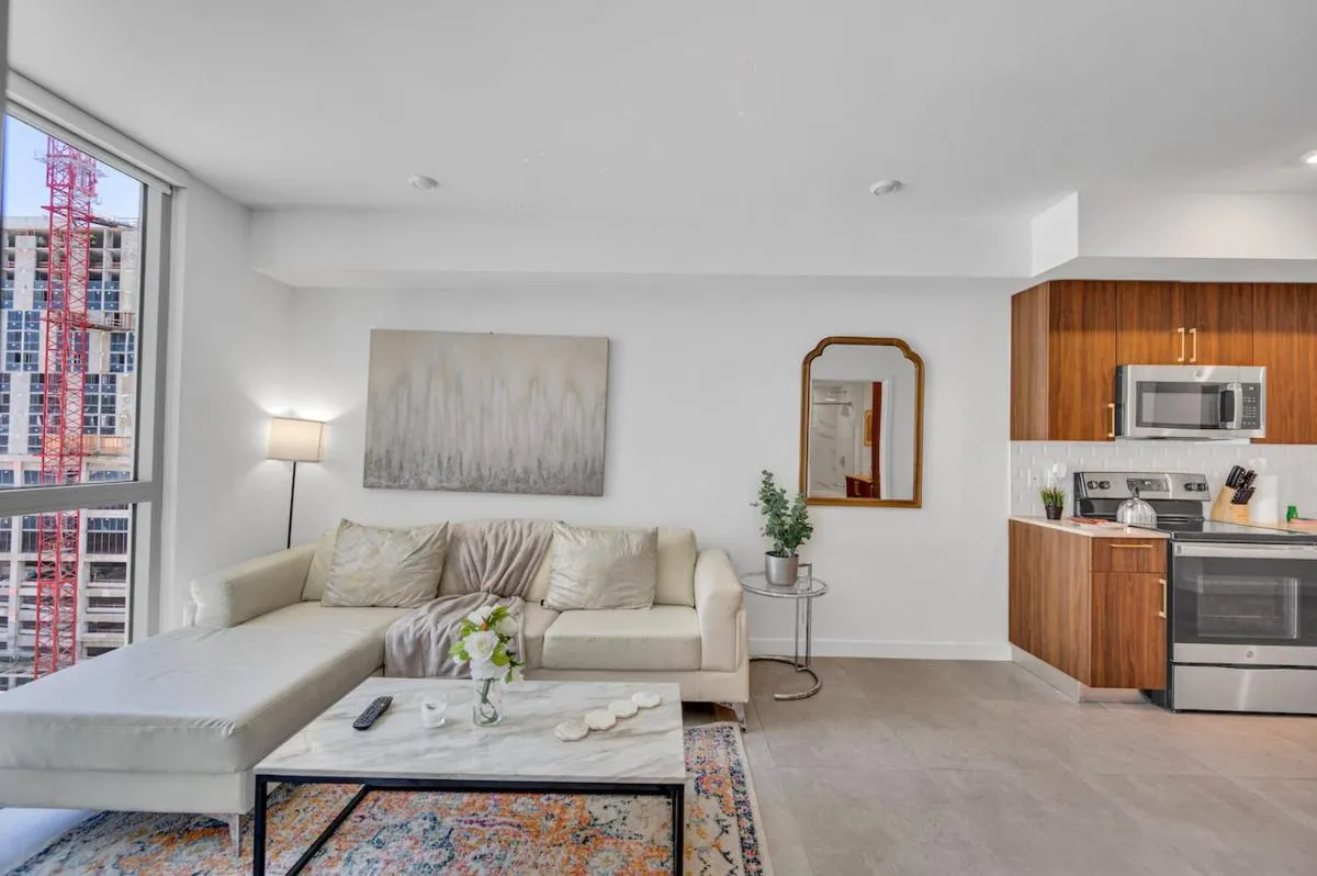 Image 2 of Amazing Unit in Downtown Miami With Free Parking