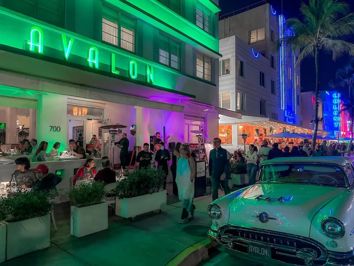 Image 6 of Avalon Hotel