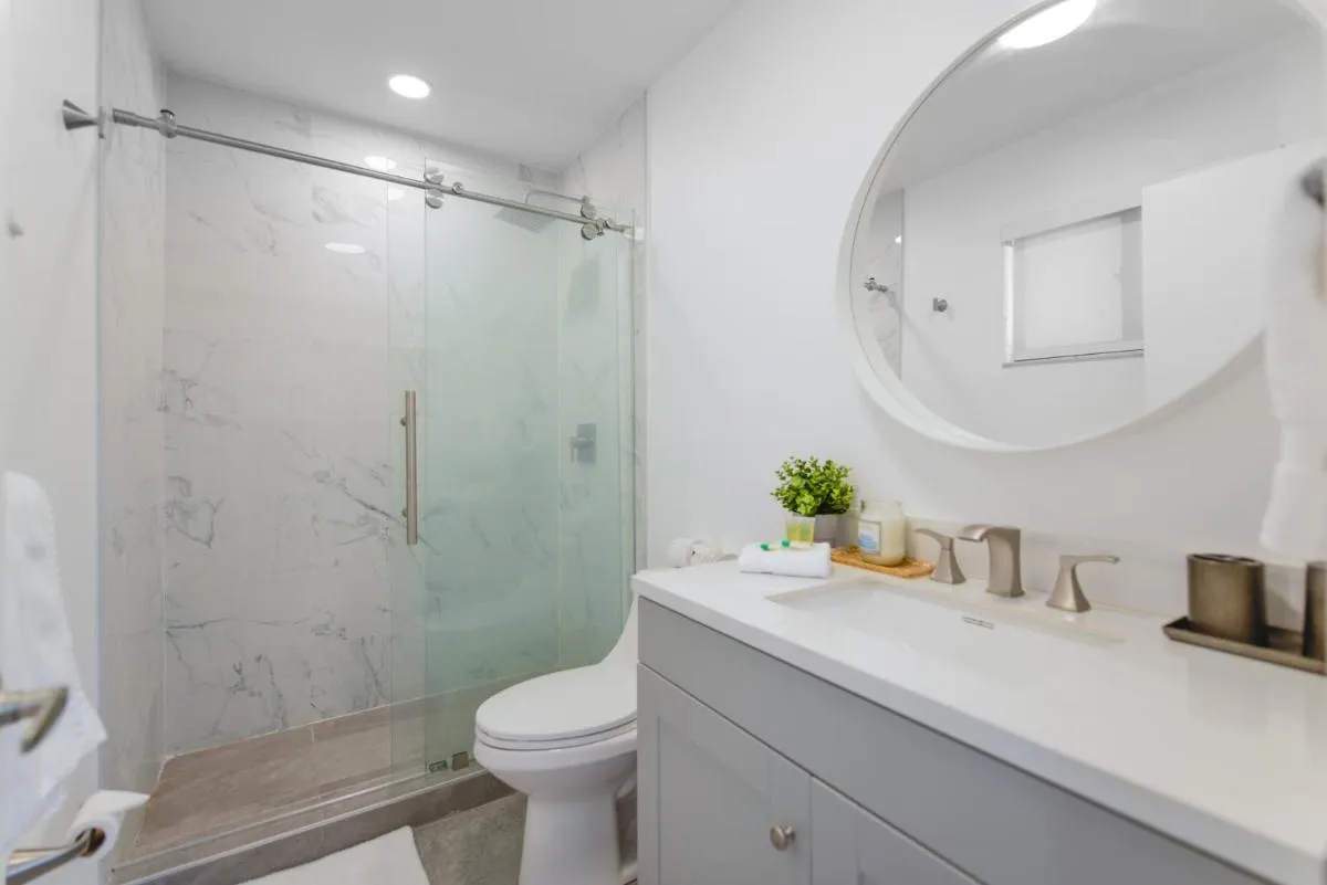 Image 2 of Awesome 4 Bedroom HouseW/Pool @Westchester Miami