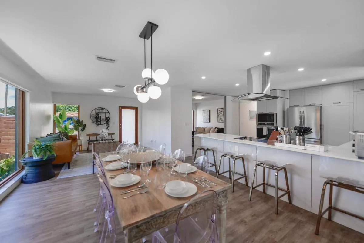 Image 4 of Awesome 4 Bedroom HouseW/Pool @Westchester Miami