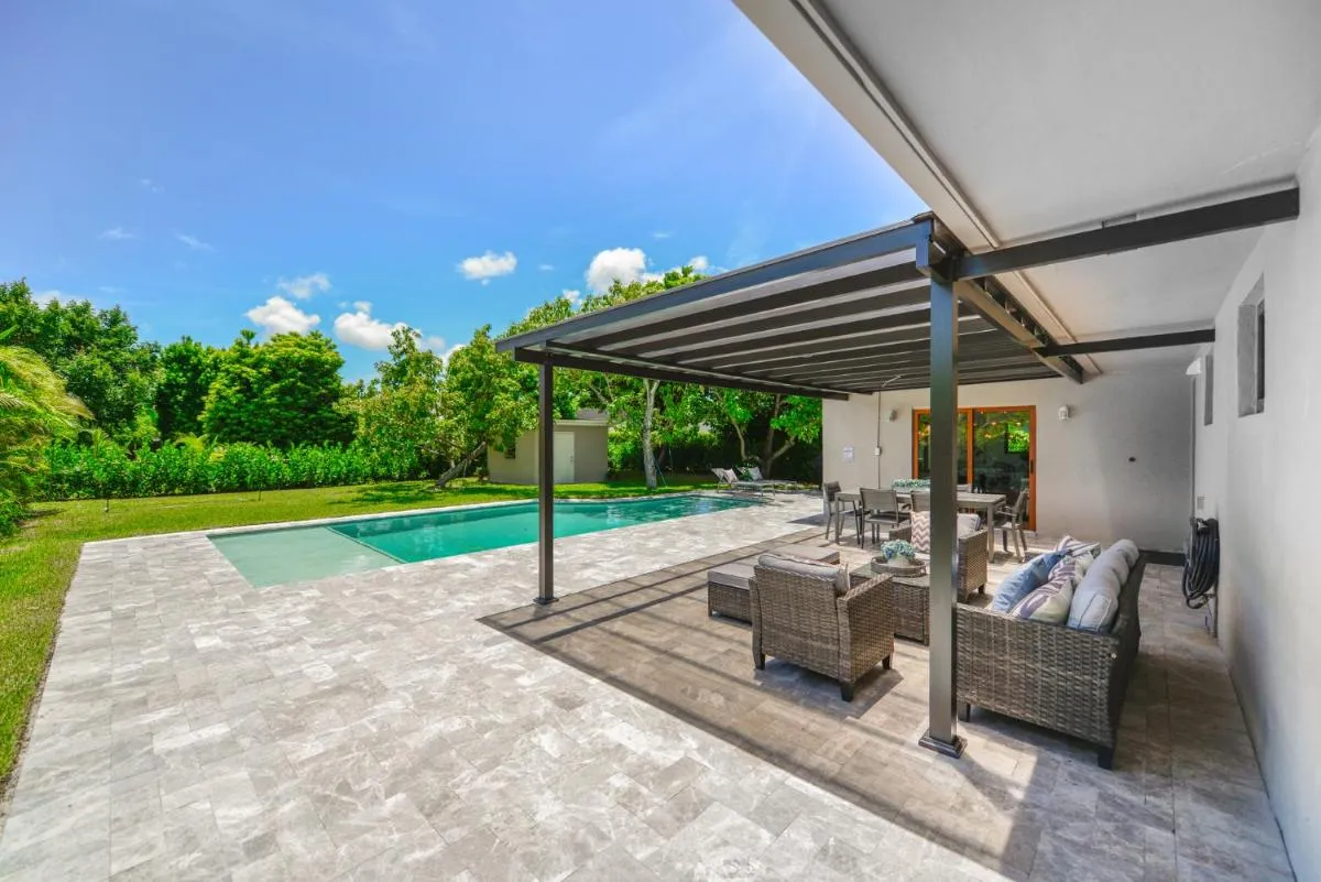 Image 3 of Awesome 4 Bedroom HouseW/Pool @Westchester Miami
