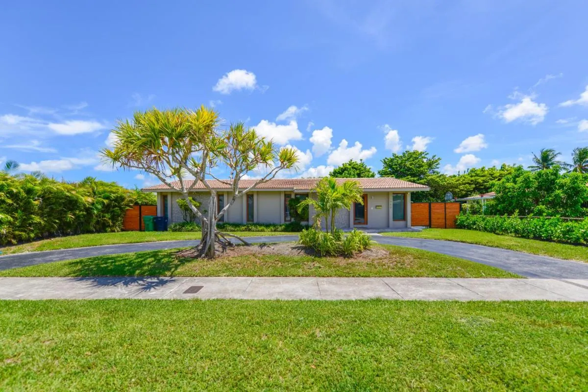 Image 6 of Awesome 4 Bedroom HouseW/Pool @Westchester Miami