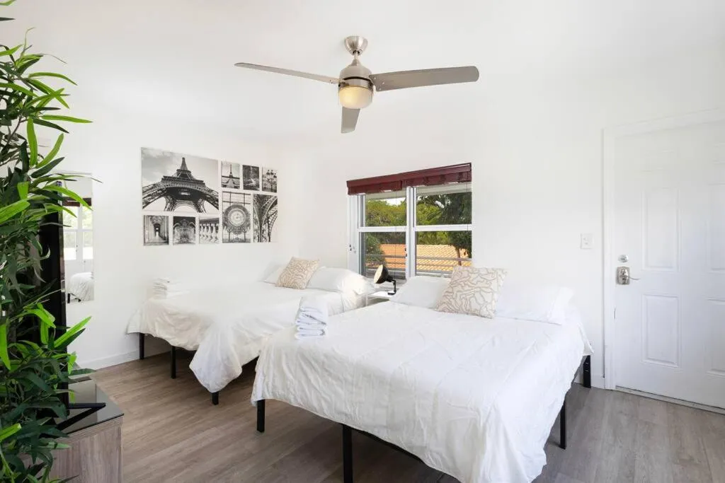 Image 1 of B06 5 min from beach studio Midtown