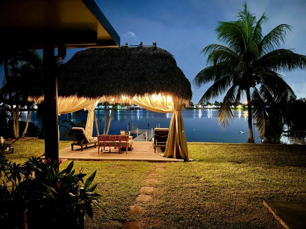 Image of BESt LOCATiON Iconic 3BR Waterfront Luxury MIA