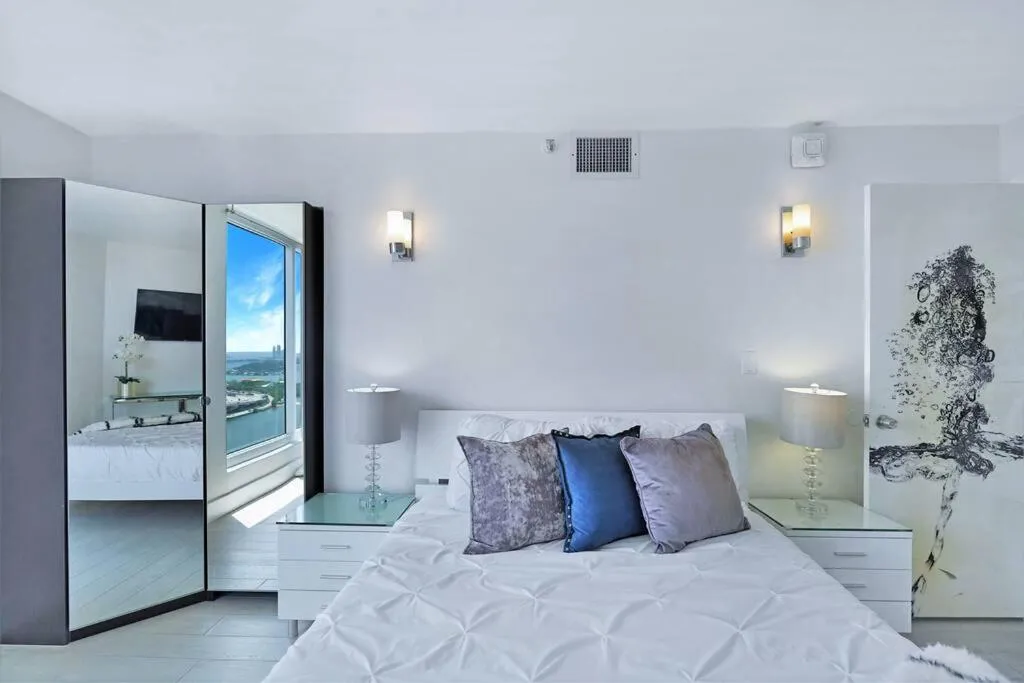 Image 1 of Bay Watch Penthouse! Direct Water Views!